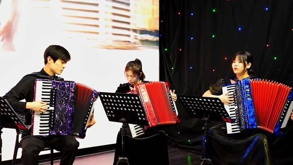 “天铄”亮相 只用手风琴就能组建交响乐队 —— 一场文艺创作的革命性突破