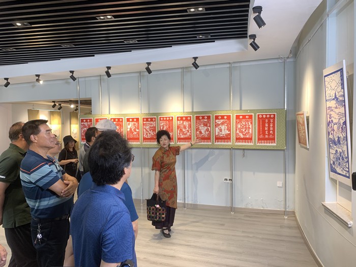崂山非遗剪纸创作展 妙剪生花助振兴，传统技艺焕新颜